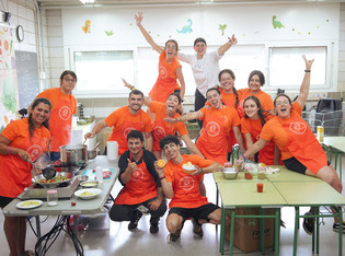 Nuestro equipo de monitores y profesores de cocina harán que tu estancia sea inolvidable