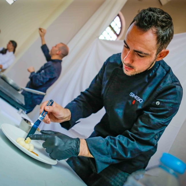 Participarás en talleres con reconocidos profesionales del sector